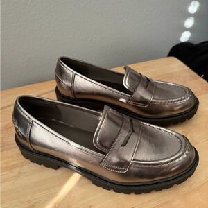 Arizona Jean Company Metallic Loafers - never worn Size 7.5M